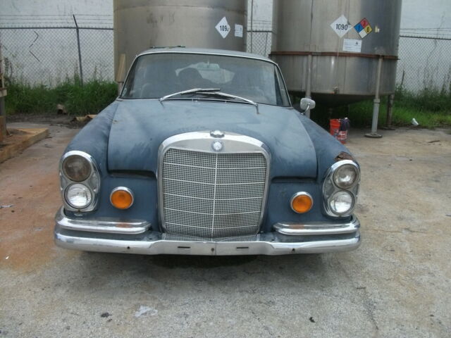 Mercedes-Benz 200-Series 1963 image number 20