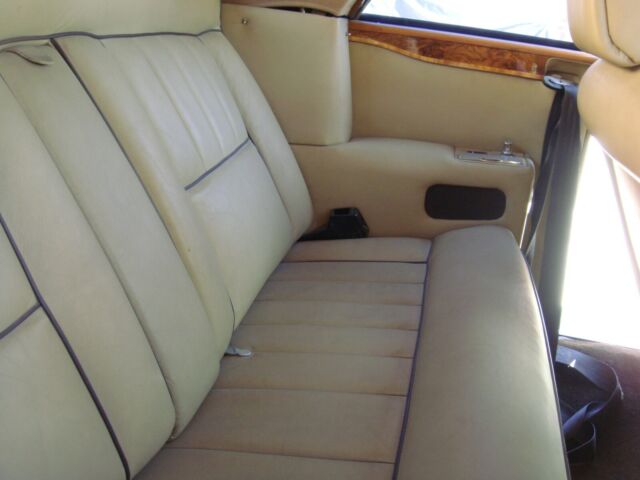 Rolls-Royce Corniche 1973 image number 9