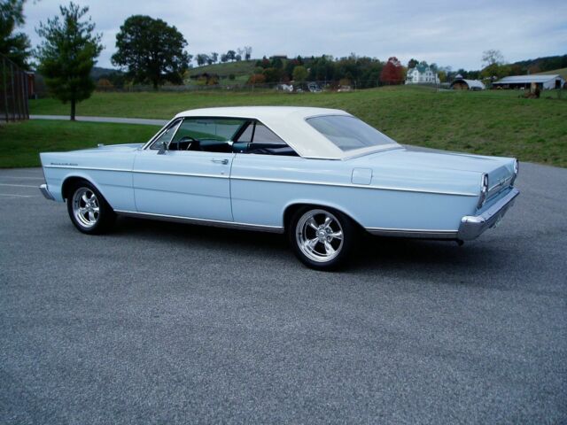 Ford Galaxie 1965 image number 0