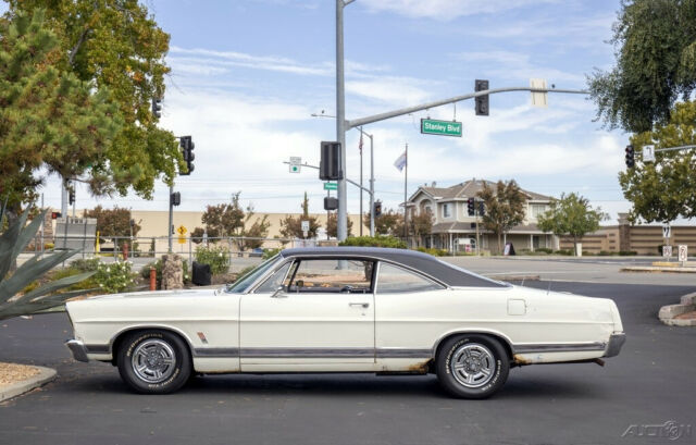 Ford Galaxie 1967 image number 1