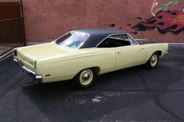 Plymouth Road Runner 1969 image number 33