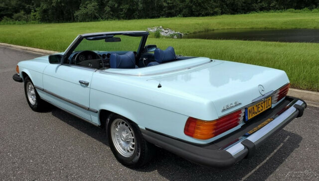 Mercedes-Benz SL-Class 1979 image number 17