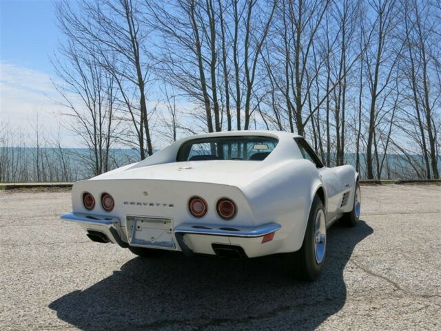 Chevrolet Corvette 1972 image number 10