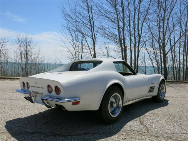 Chevrolet Corvette 1972 image number 11