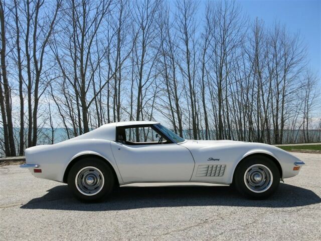 Chevrolet Corvette 1972 image number 14