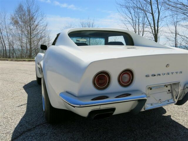 Chevrolet Corvette 1972 image number 23