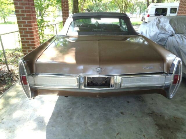 Cadillac DeVille 1967 image number 2