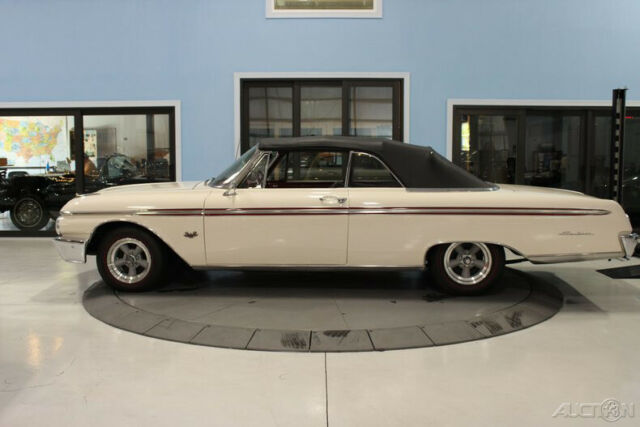 Ford Galaxie 1962 image number 1