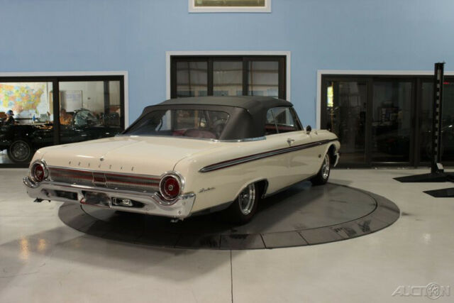 Ford Galaxie 1962 image number 28