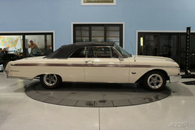 Ford Galaxie 1962 image number 30