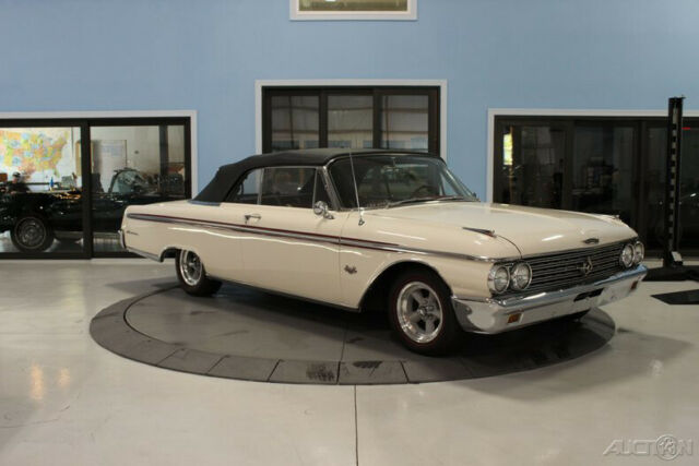 Ford Galaxie 1962 image number 31