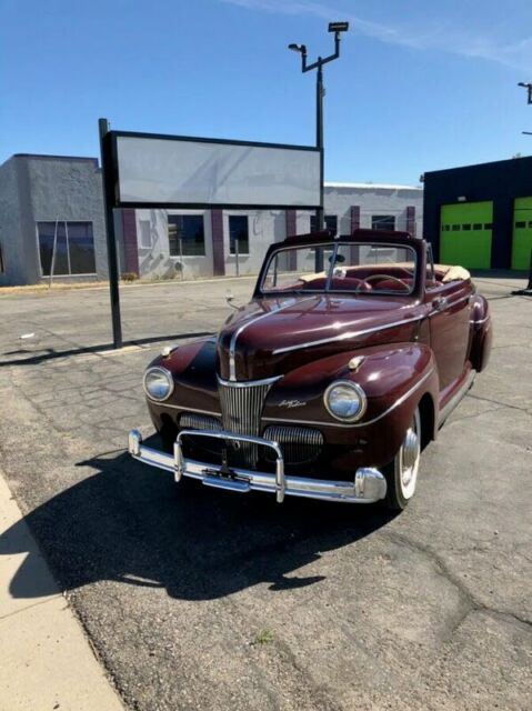 Ford Super Deluxe Convertible 1941 image number 0