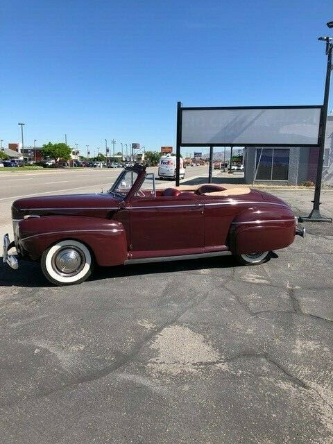 Ford Super Deluxe Convertible 1941 image number 1