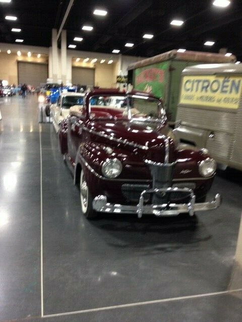 Ford Super Deluxe Convertible 1941 image number 17