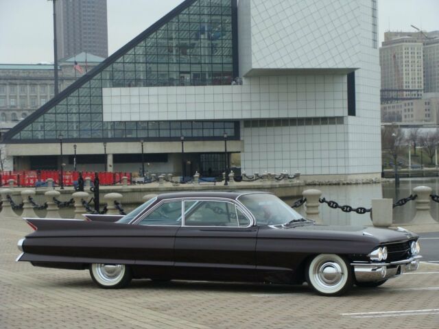 Cadillac DeVille 1961 image number 1