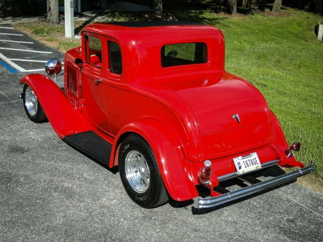 Ford 5-Window Coupe 1932 image number 19