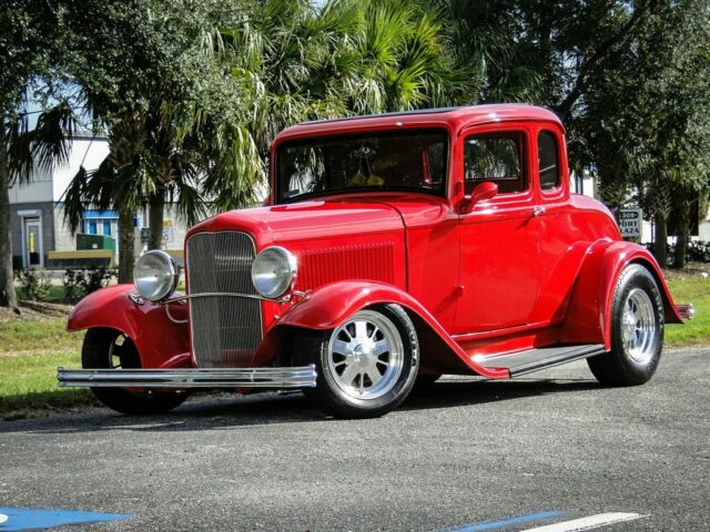 Ford 5-Window Coupe 1932 image number 26