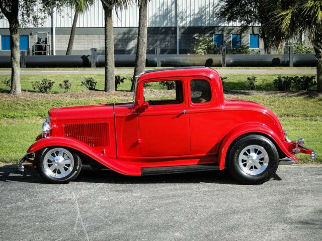 Ford 5-Window Coupe 1932 image number 29