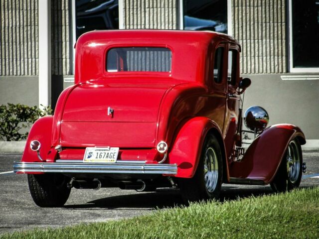 Ford 5-Window Coupe 1932 image number 34