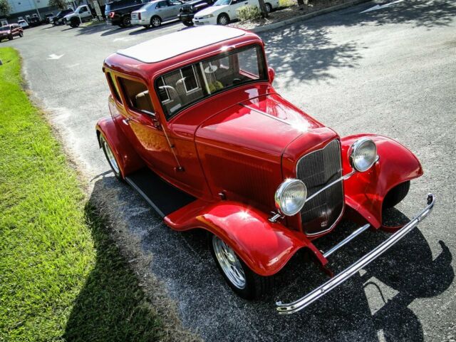 Ford 5-Window Coupe 1932 image number 42