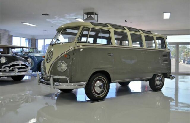 Volkswagen 23 Window Microbus 1958 image number 2