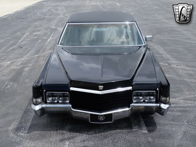 Cadillac DeVille 1970 image number 2