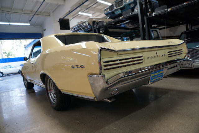 Pontiac GTO 2 Dr Hardtop 1966 image number 11