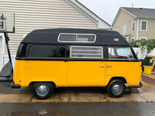 Volkswagen Bus/Vanagon 1972 image number 1