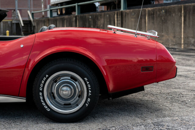 Chevrolet Corvette 1975 image number 23