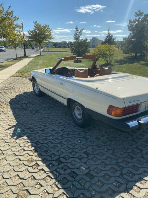 Mercedes-Benz SL-Class 1978 image number 9