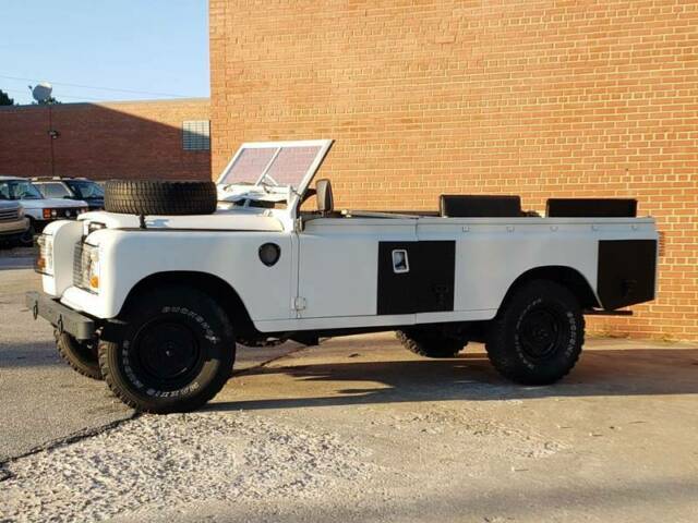 Land Rover Series IIa 1973 image number 12