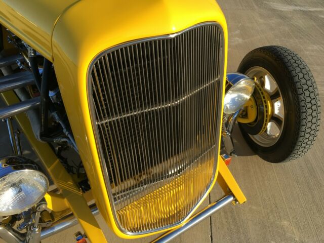 Ford MODEL A HOT ROD 3 WINDOW 1932 image number 10