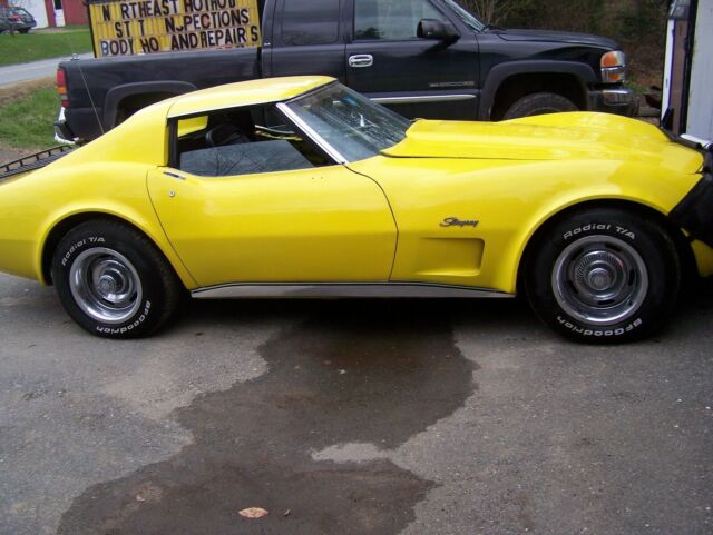 Chevrolet Corvette 1975 image number 11