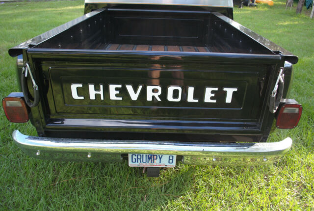 Chevrolet C-10 1977 image number 2