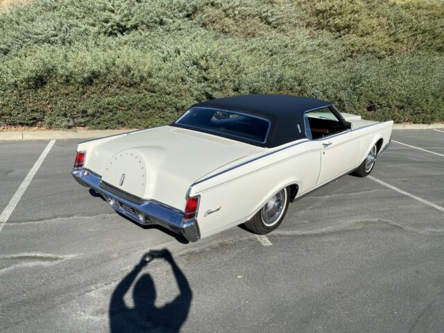 Lincoln Continental 1969 image number 12