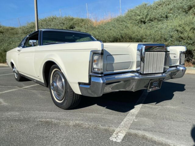 Lincoln Continental 1969 image number 17