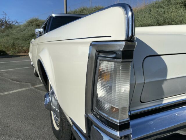 Lincoln Continental 1969 image number 23