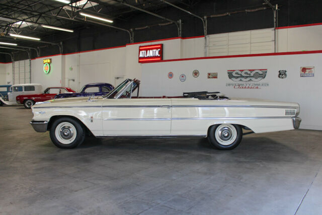 Ford Galaxie 1963 image number 10