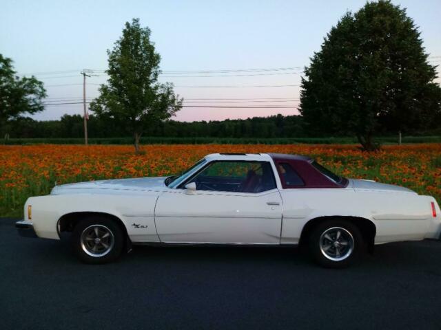 Pontiac Grand Prix 1977 image number 2