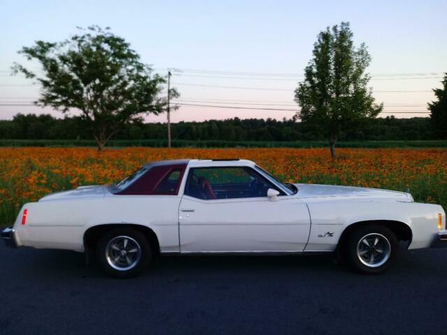 Pontiac Grand Prix 1977 image number 24