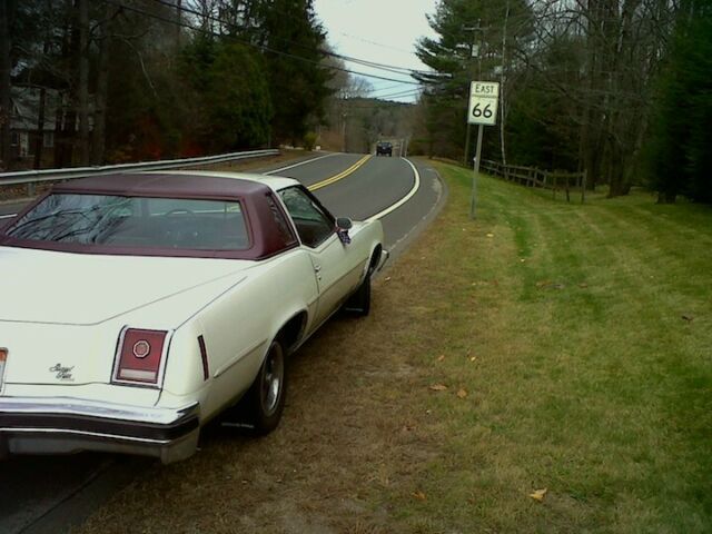 Pontiac Grand Prix 1977 image number 26