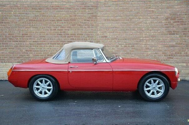 MG MGB 1977 image number 2