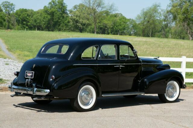 Cadillac Series 61 1939 image number 2