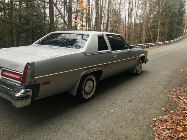 Oldsmobile Ninety-Eight 1977 image number 2