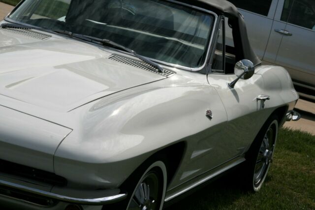 Chevrolet Corvette 1964 image number 30