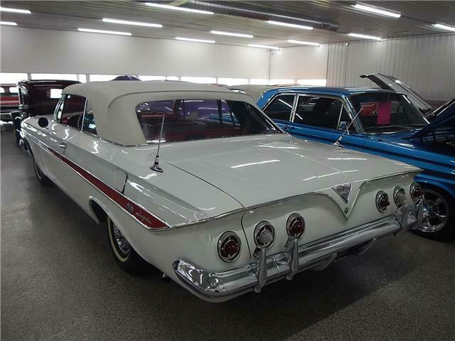 Chevrolet Impala 1961 image number 34