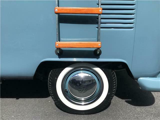 Volkswagen Bus/Vanagon 1972 image number 18