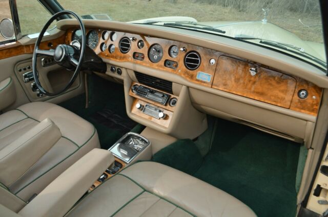 Rolls-Royce Corniche 1972 image number 21