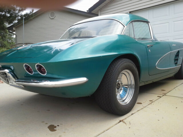 Chevrolet Corvette 1961 image number 21