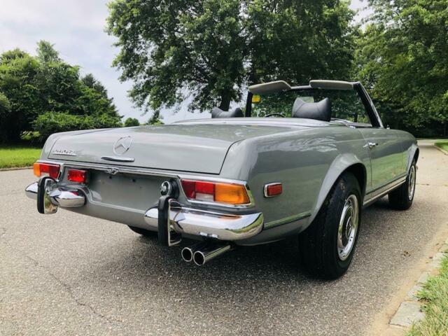 Mercedes-Benz SL-Class 1970 image number 30